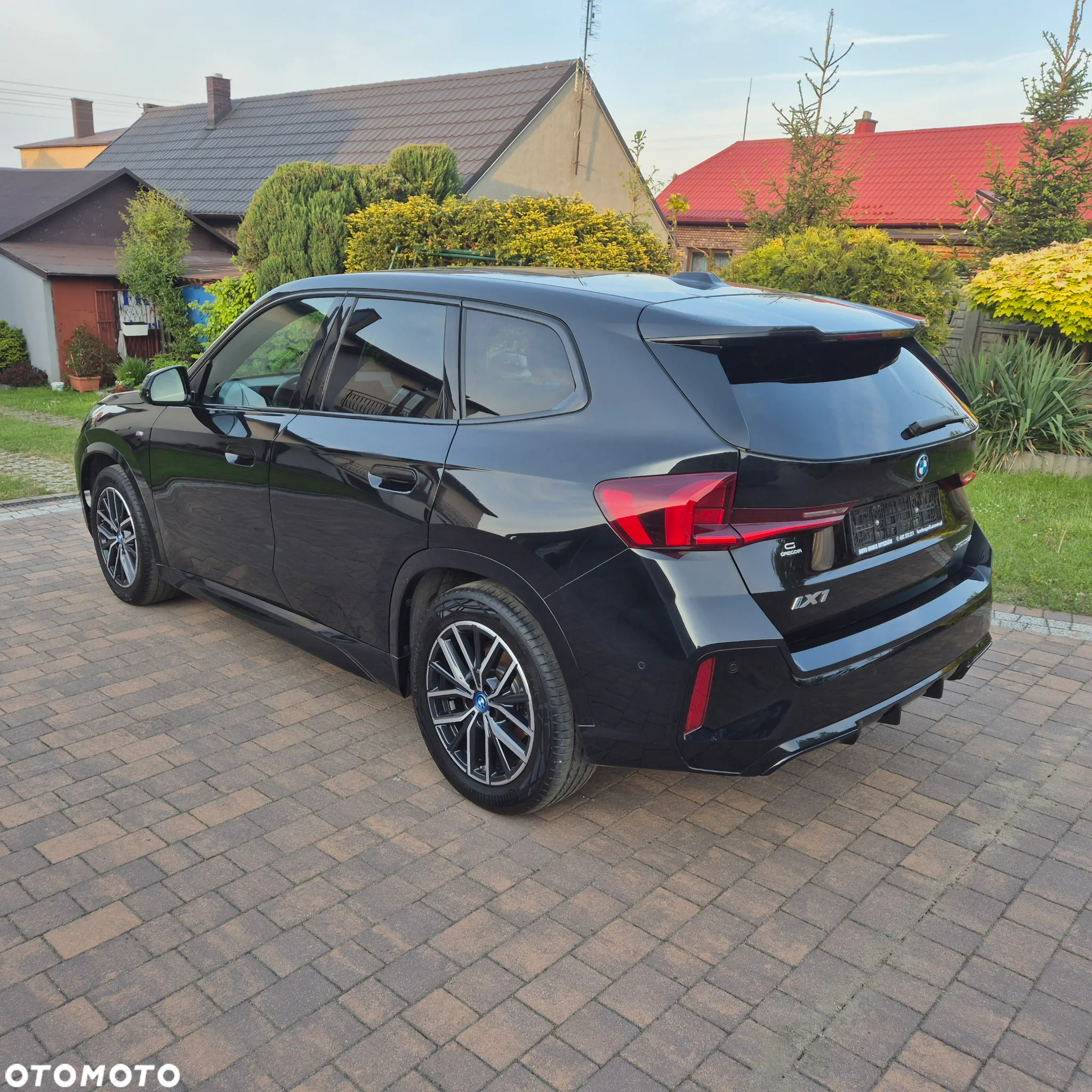 BMW iX1 xDrive30 M Sportpaket - 2