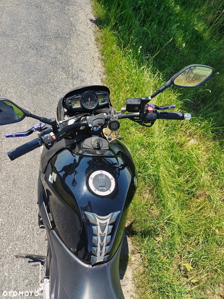 Suzuki GSR - 7
