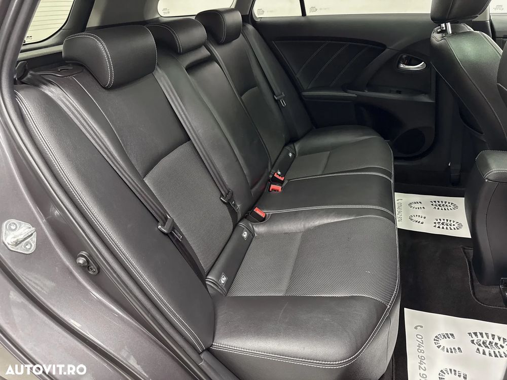 Toyota Avensis 2.0 D-4D Executive - 16