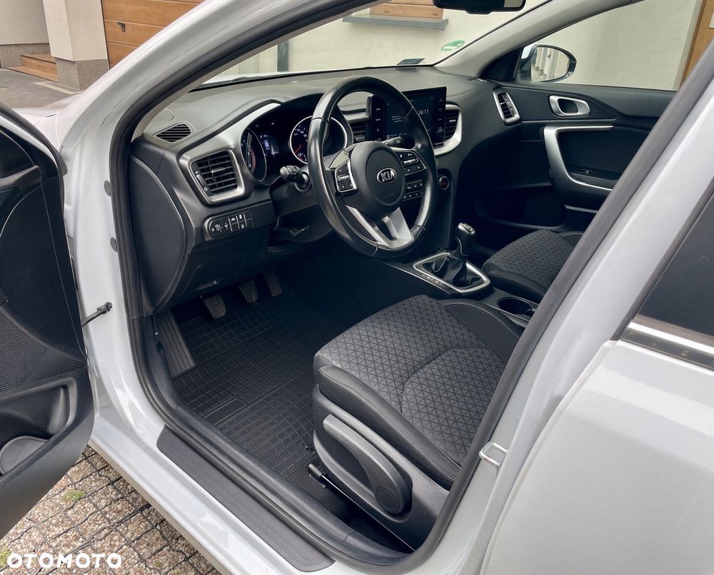 Kia Ceed 1.6 CRDi SCR M - 8