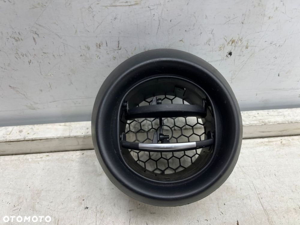 Kratka nawiewu Renault Clio 4 IV 12-20r. kratka nadmuchu deski wnętrza 08239-006 - 2