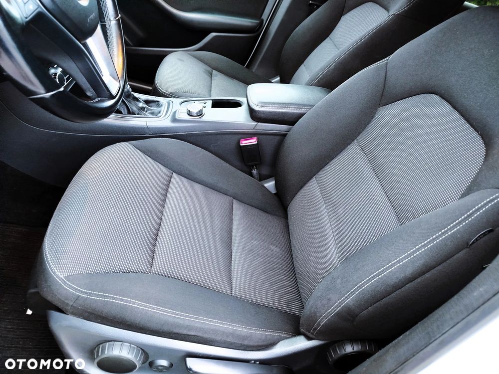 Mercedes-Benz Klasa B 180 CDI (BlueEFFICIENCY) - 32