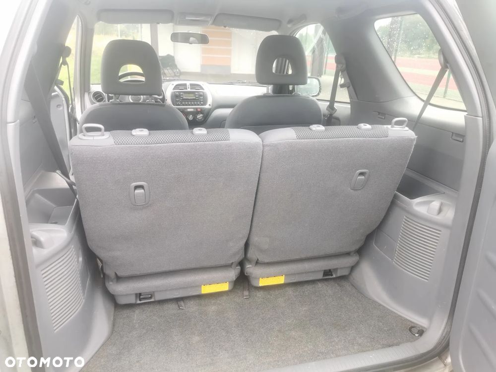 Toyota RAV4 2.0 VVT-i 4x4 - 11