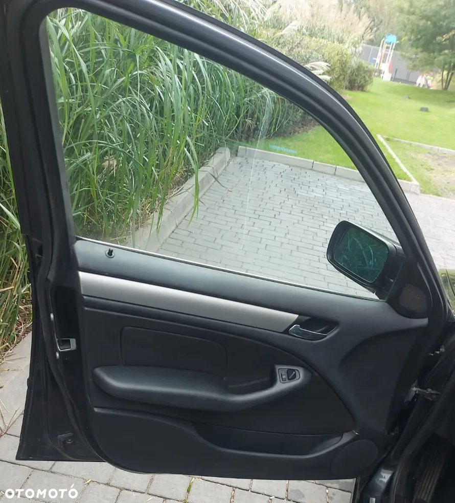 BMW Seria 3 320i Touring - 24