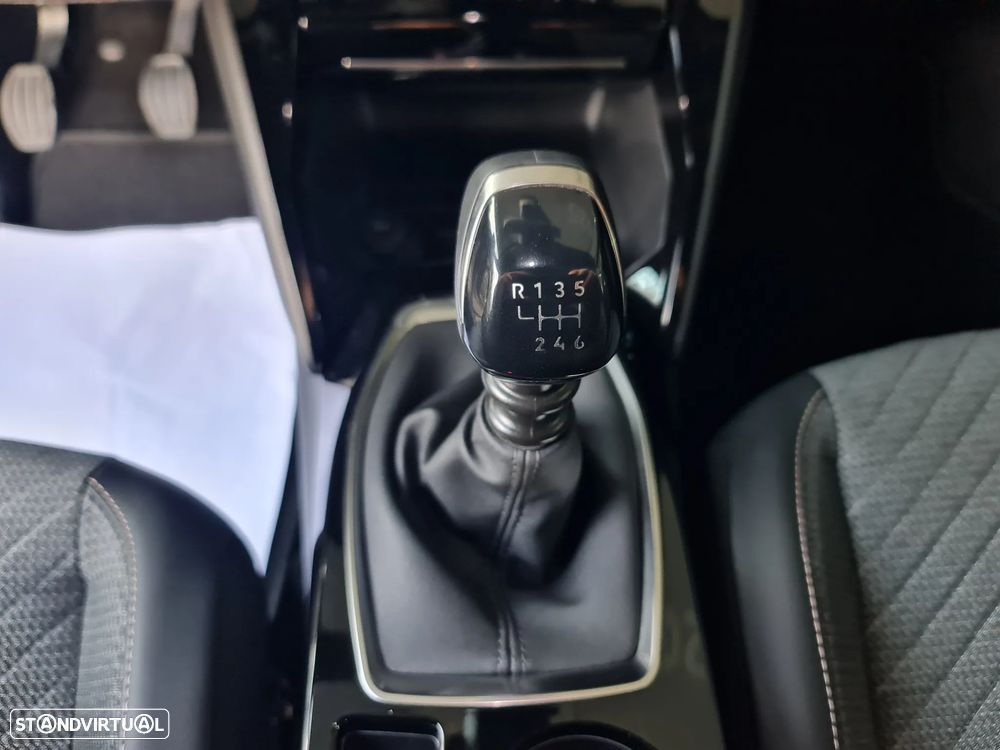 Peugeot 2008 1.2 PureTech Allure Pack - 31