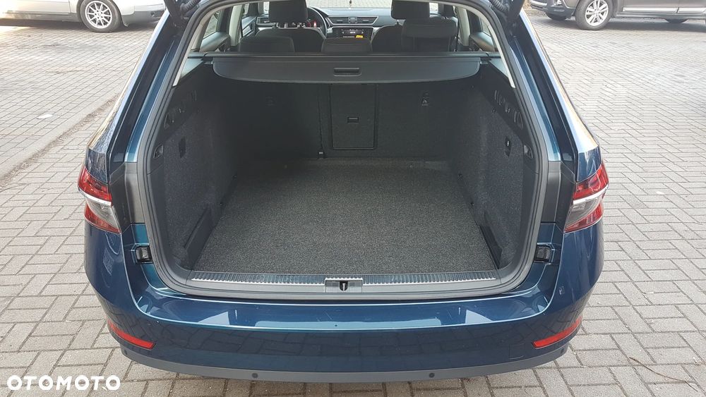 Skoda Superb 1.5 TSI Ambition DSG - 35