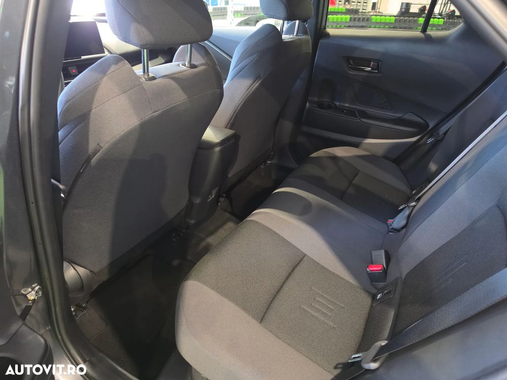 Toyota C-HR 1.8 Hybrid Team Deutschland - 12
