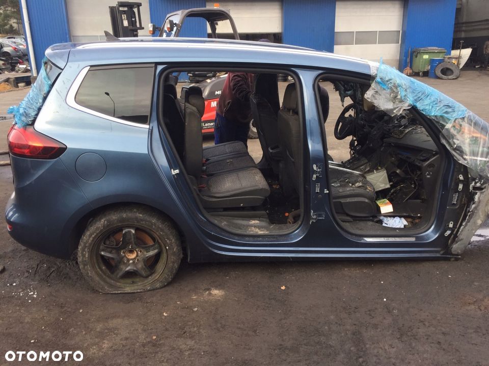 Zafira C Tourer dach - 1