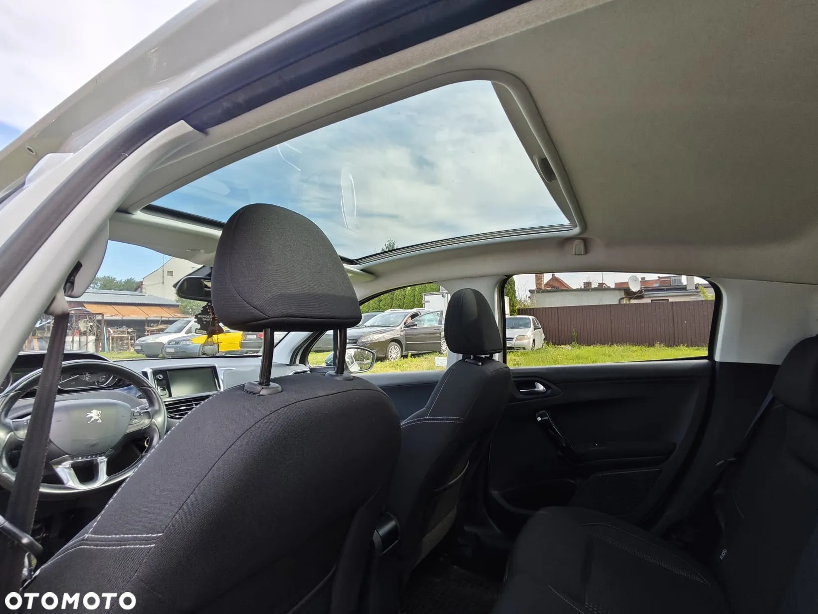 Peugeot 208 - 2
