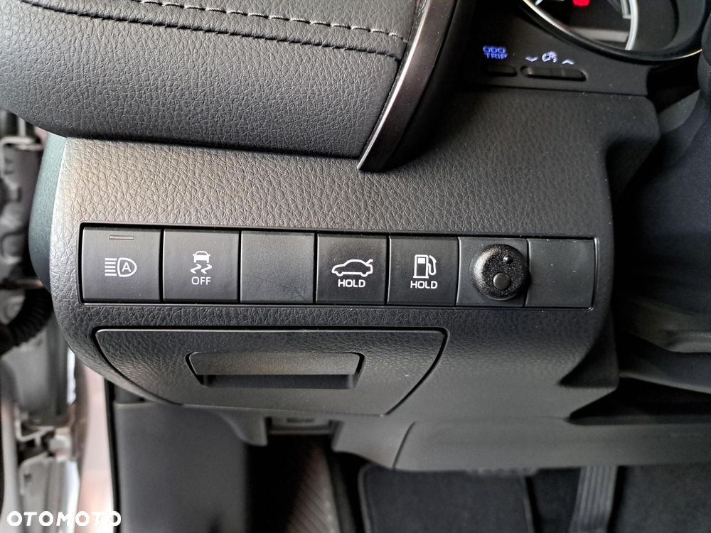 Toyota Camry 2.5 Hybrid Comfort CVT - 35