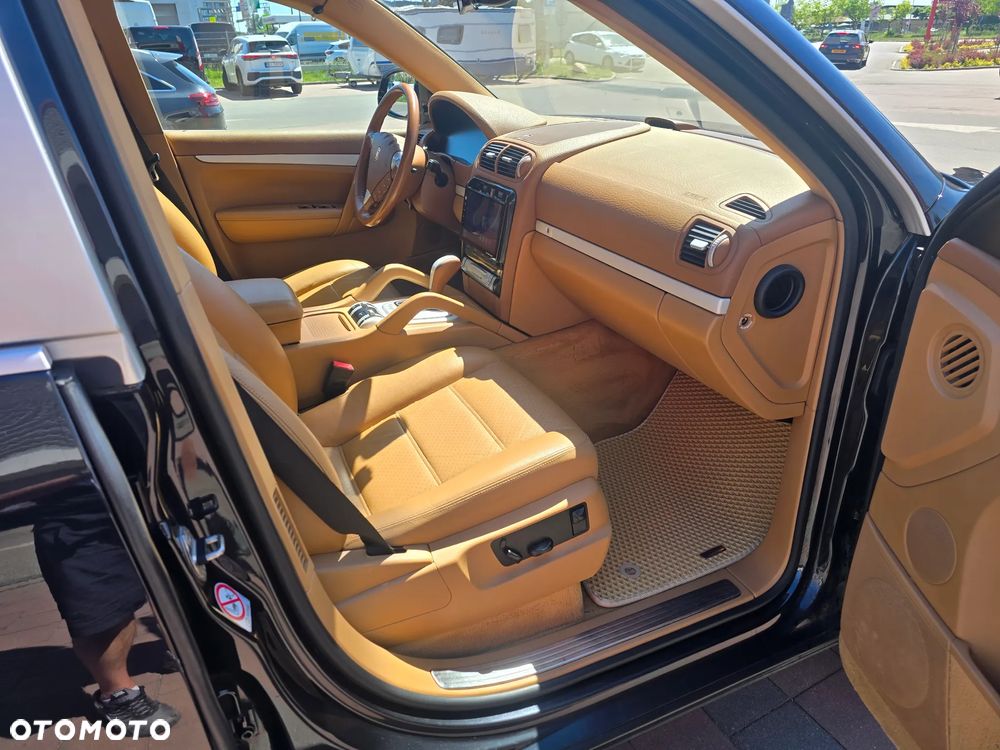 Porsche Cayenne - 25