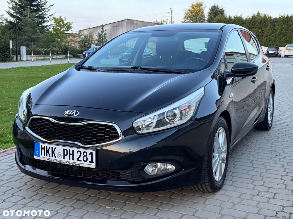 Kia Ceed - 33