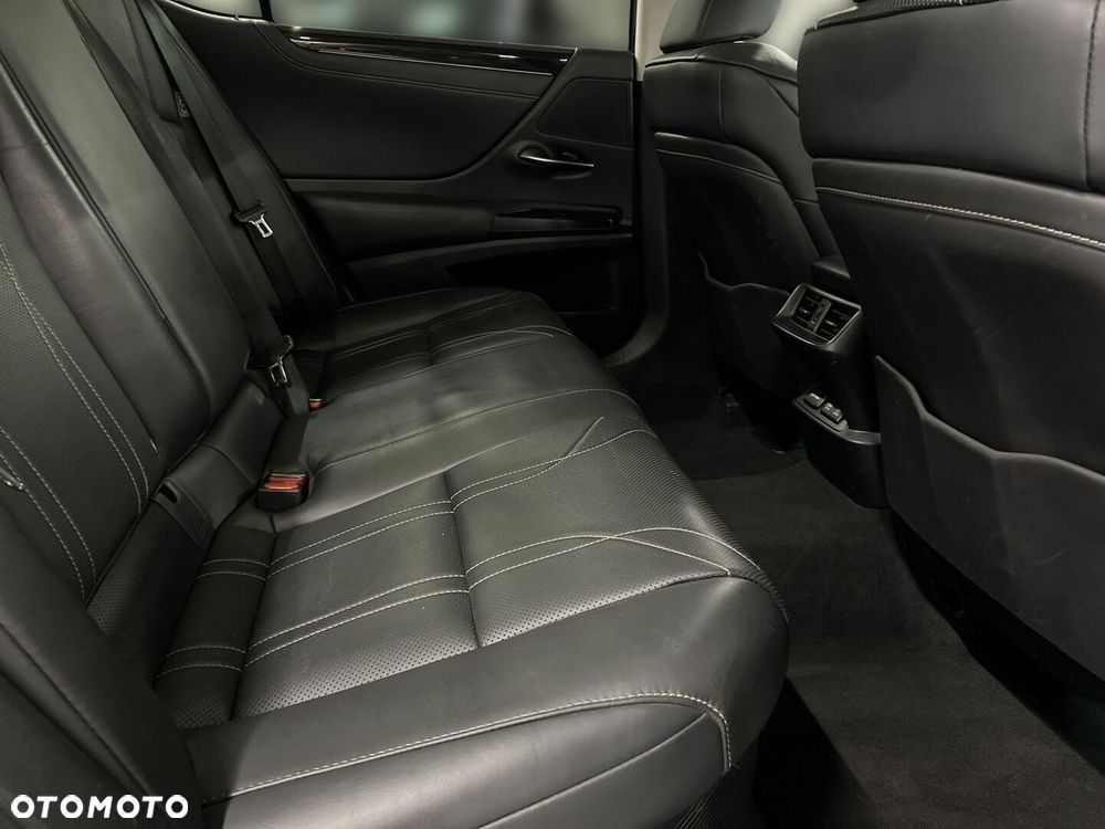 Lexus ES 300h Prestige - 15