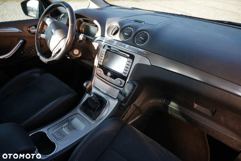 Ford Galaxy 2.0 TDCi Ghia - 17