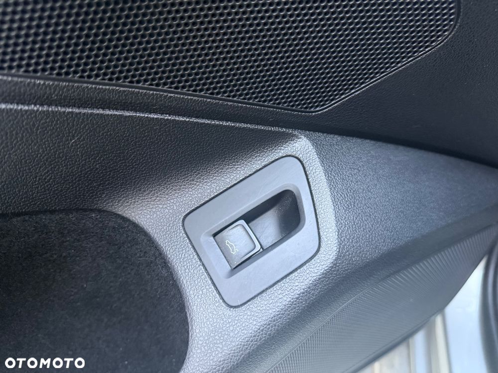 Volkswagen Passat - 13