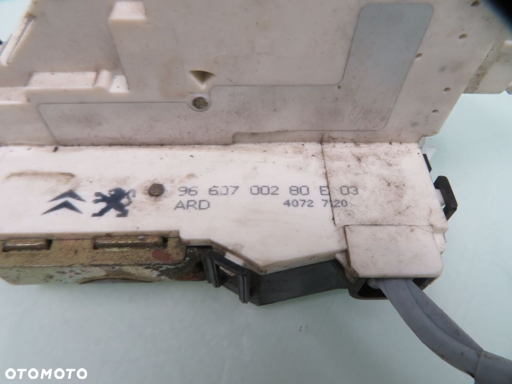 ZAMEK PRAWY TYLNY CITROEN C4 I 9660700280 6 PIN - 5