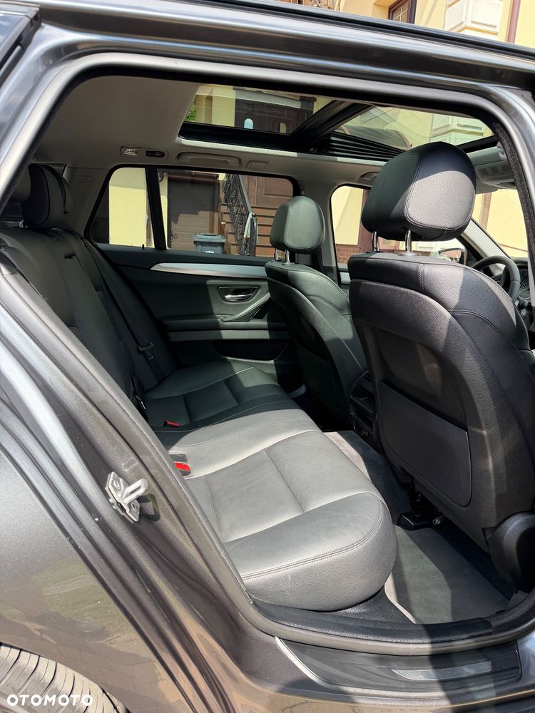 BMW Seria 5 525d Luxury Line - 27