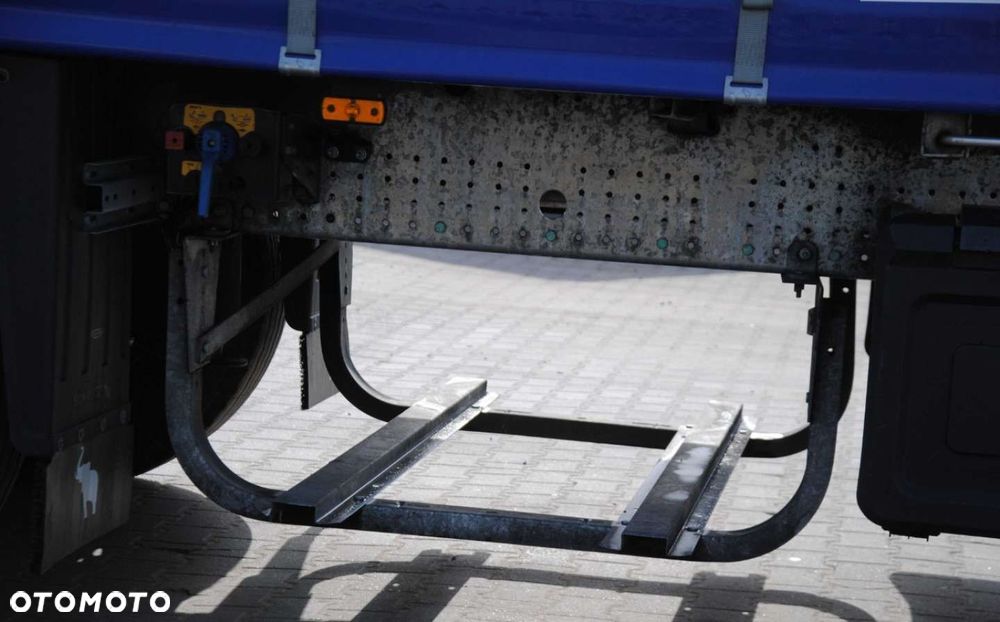 Schmitz Cargobull SCS kurtyna, podnoszona oś - 16