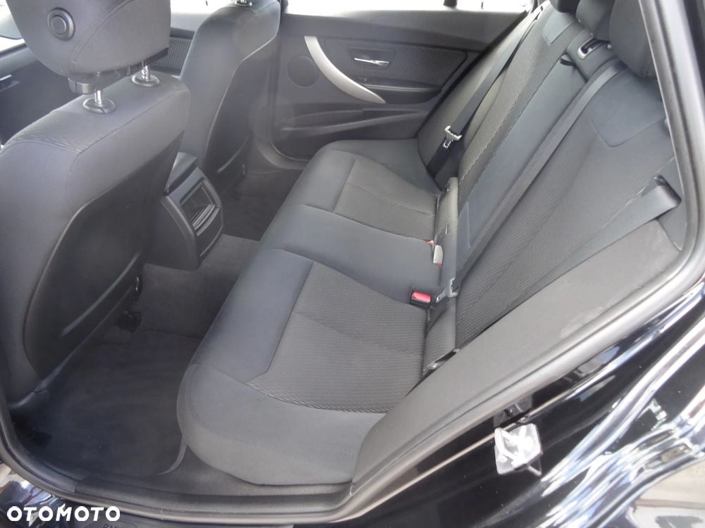 BMW Seria 3 320d Efficient Dynamics Edition Sport Line - 18