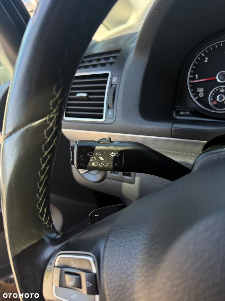 Volkswagen Touran 2.0 TDI DPF Highline DSG - 9