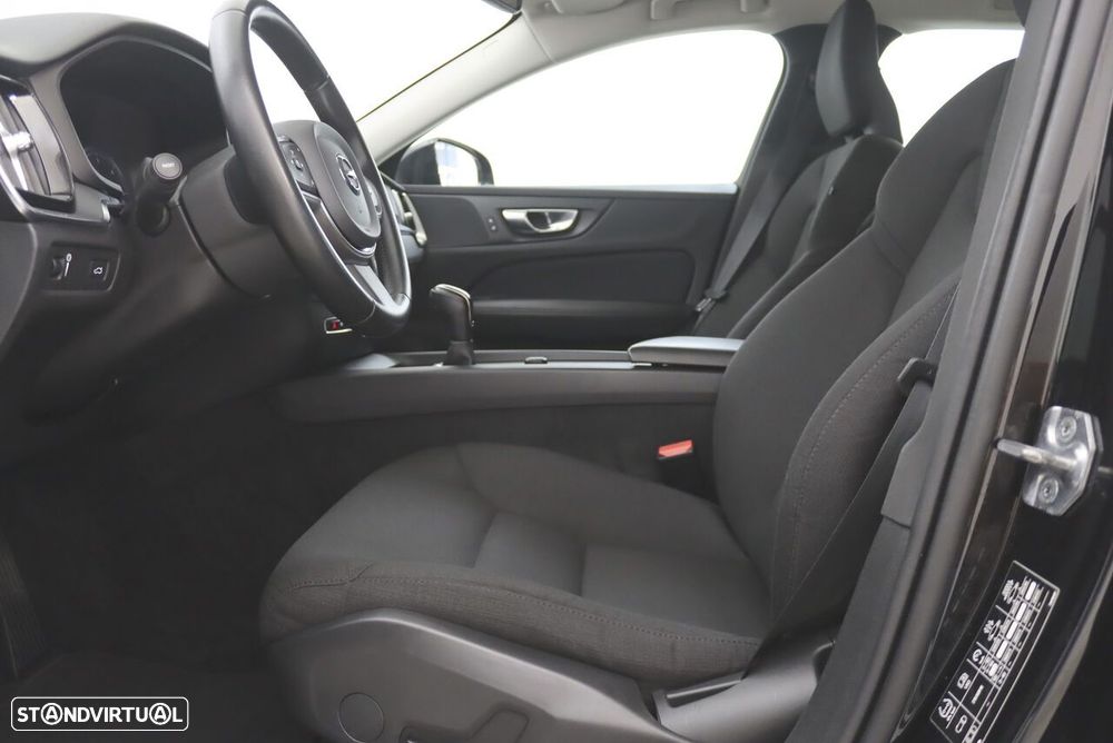 Volvo V60 2.0 D3 Momentum - 4