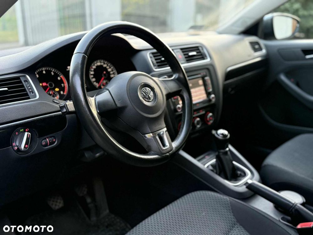 Volkswagen Jetta 1.2 TSI BMT Comfortline - 12