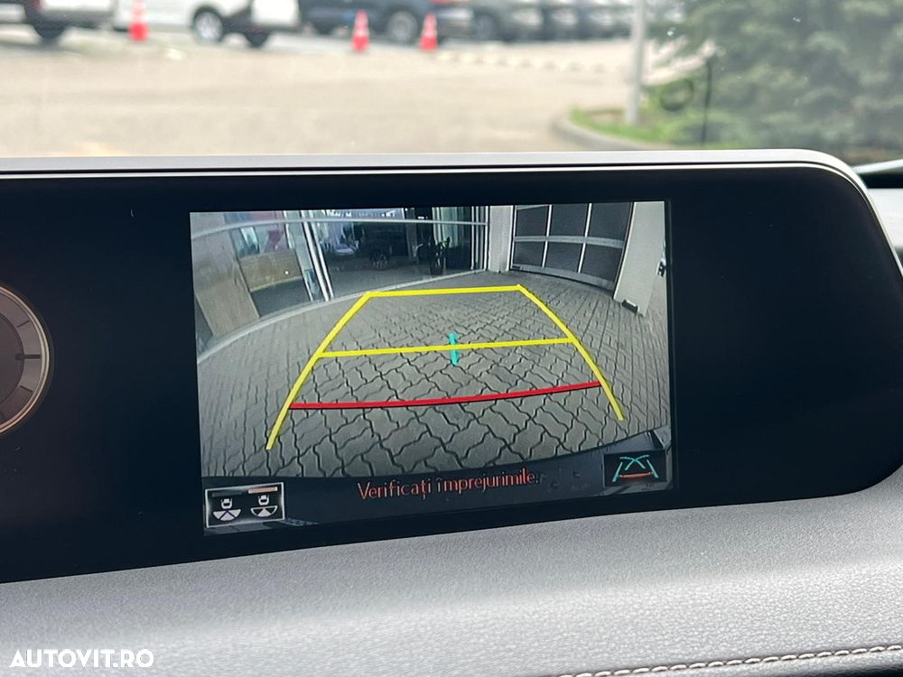 Lexus UX 250h Business Edition - 24