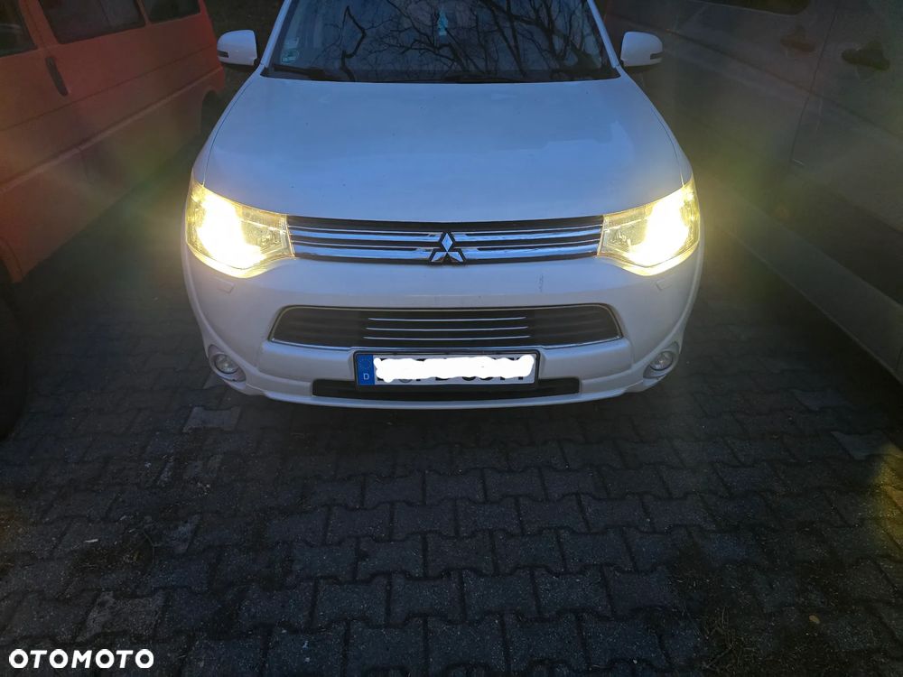 Mitsubishi Outlander 2.0 4WD - 18