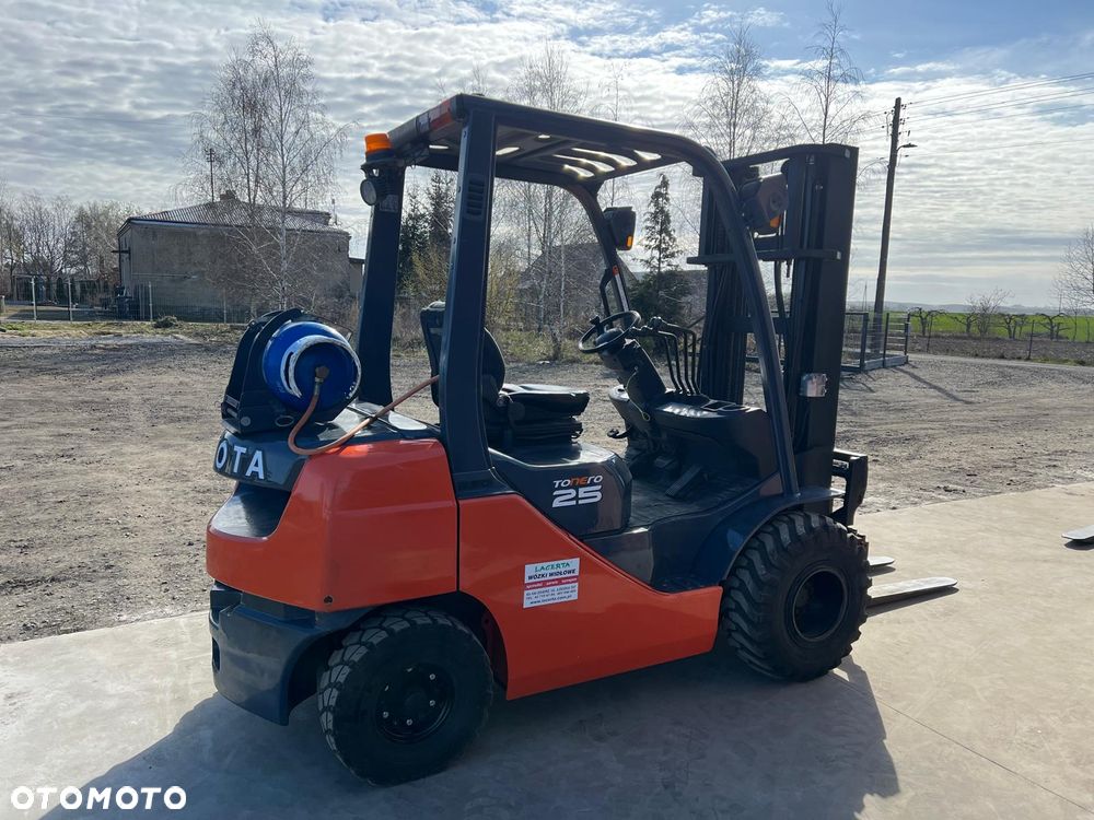 Toyota Toyota Tonero 82-8FGGF25 - 1