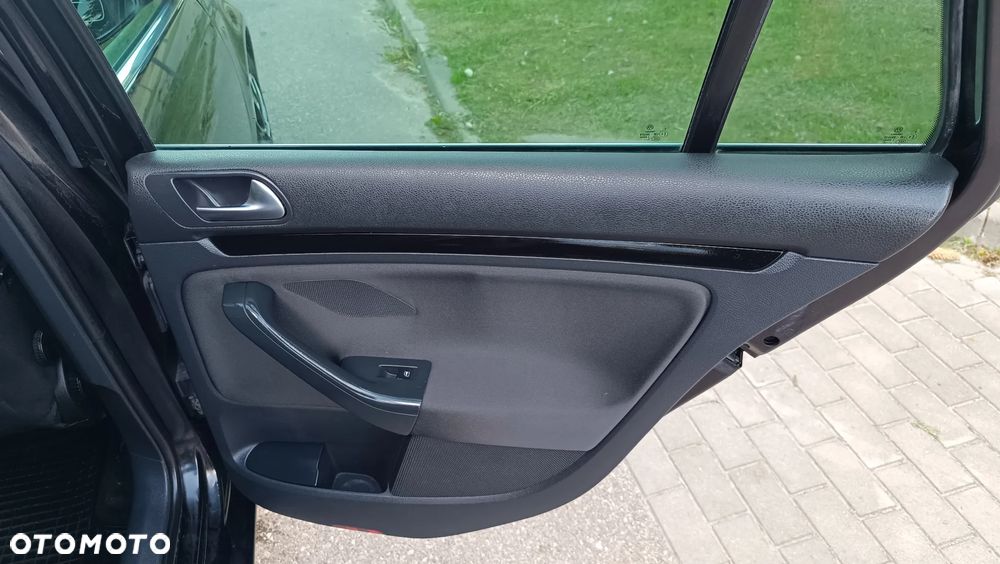Volkswagen Golf 1.6 TDI DPF Comfortline - 16