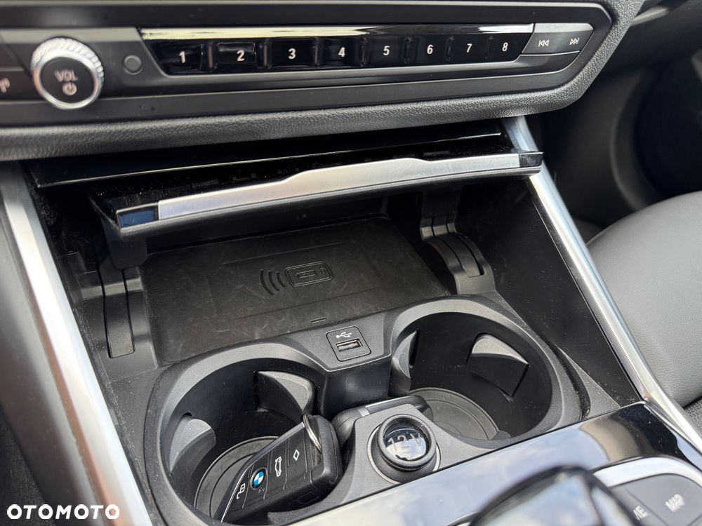 BMW Seria 3 318i Sport Line sport - 34