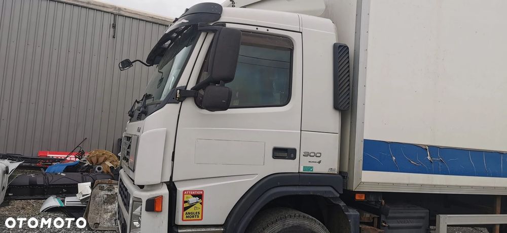 VOLVO FM13 NISKA KABINA DZIENNA 2008 EURO 5 - 2