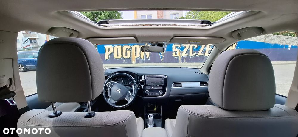 Mitsubishi Outlander Instyle NAVI + - 11