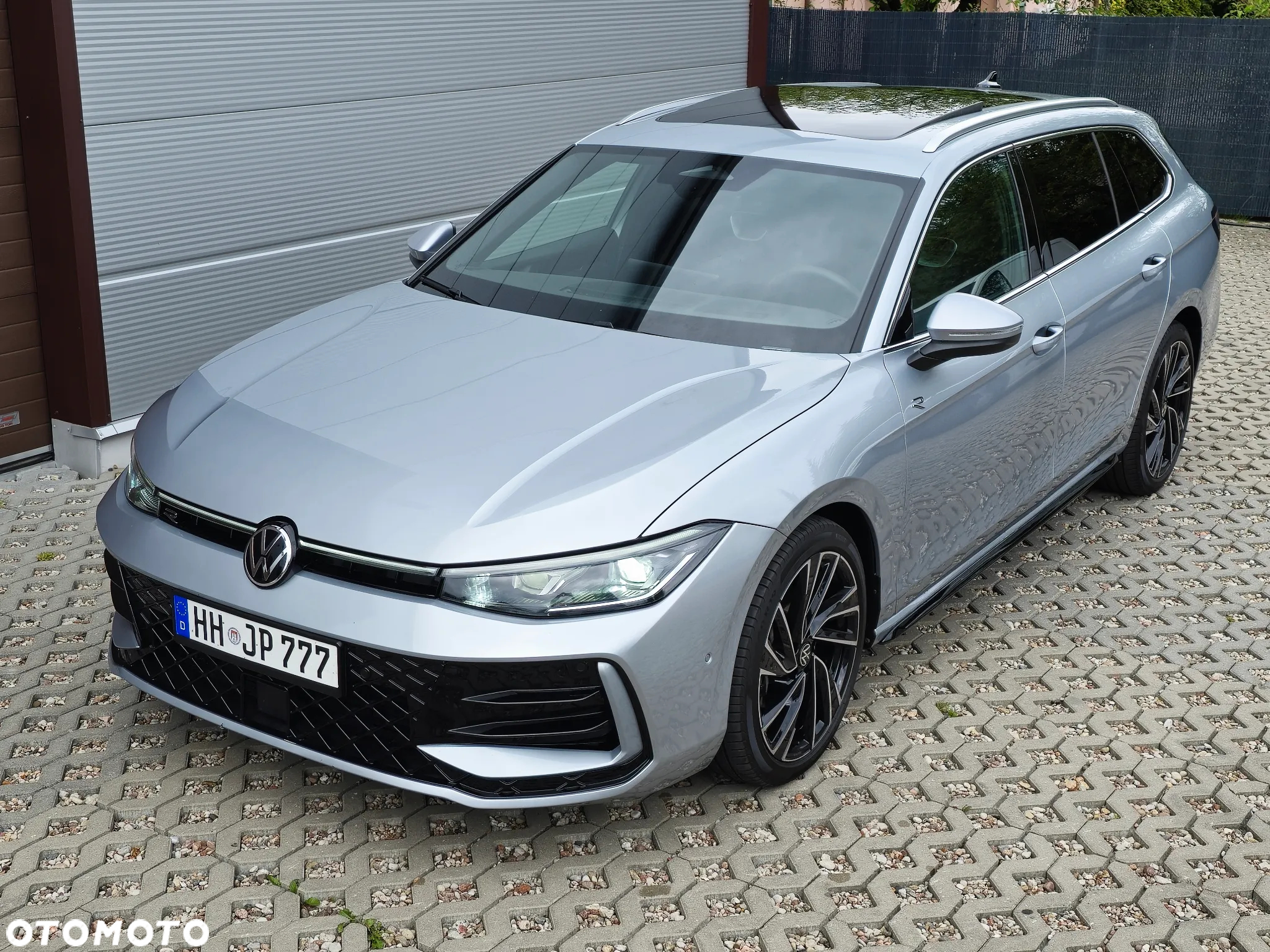 Volkswagen Passat Variant 2.0 TDI SCR DSG R-Line - 16