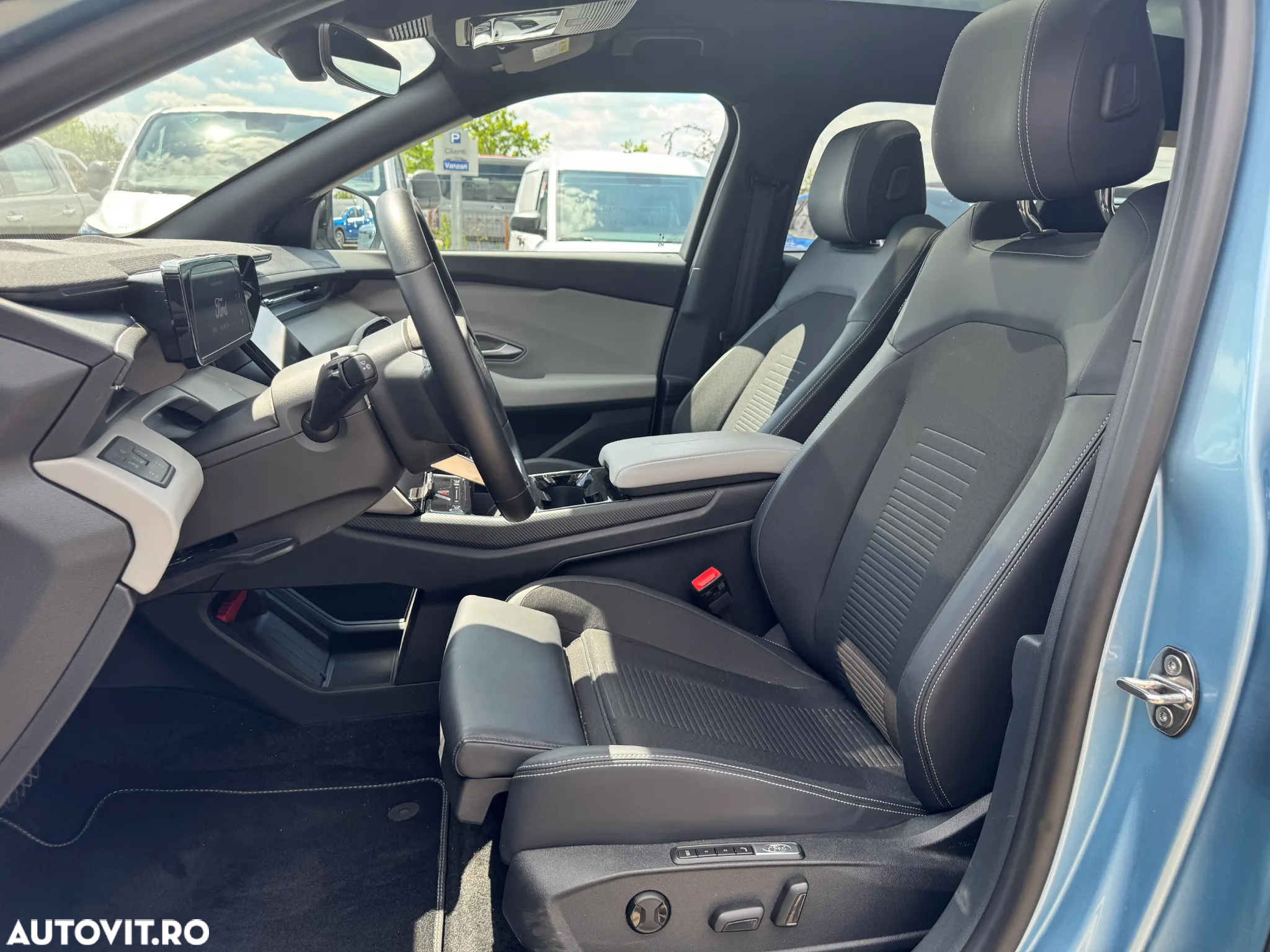 Ford Explorer RWD 77 kWh Extended Range Premium - 12