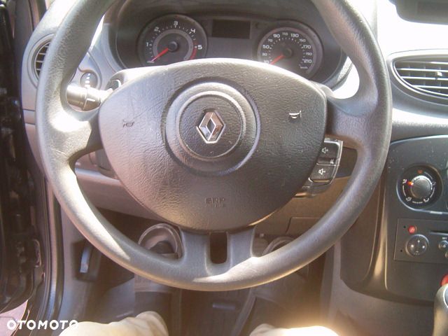 Renault Clio - 23