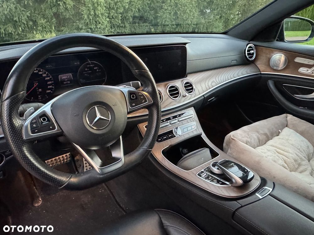 Mercedes-Benz Klasa E 400 4-Matic 9G-TRONIC - 25