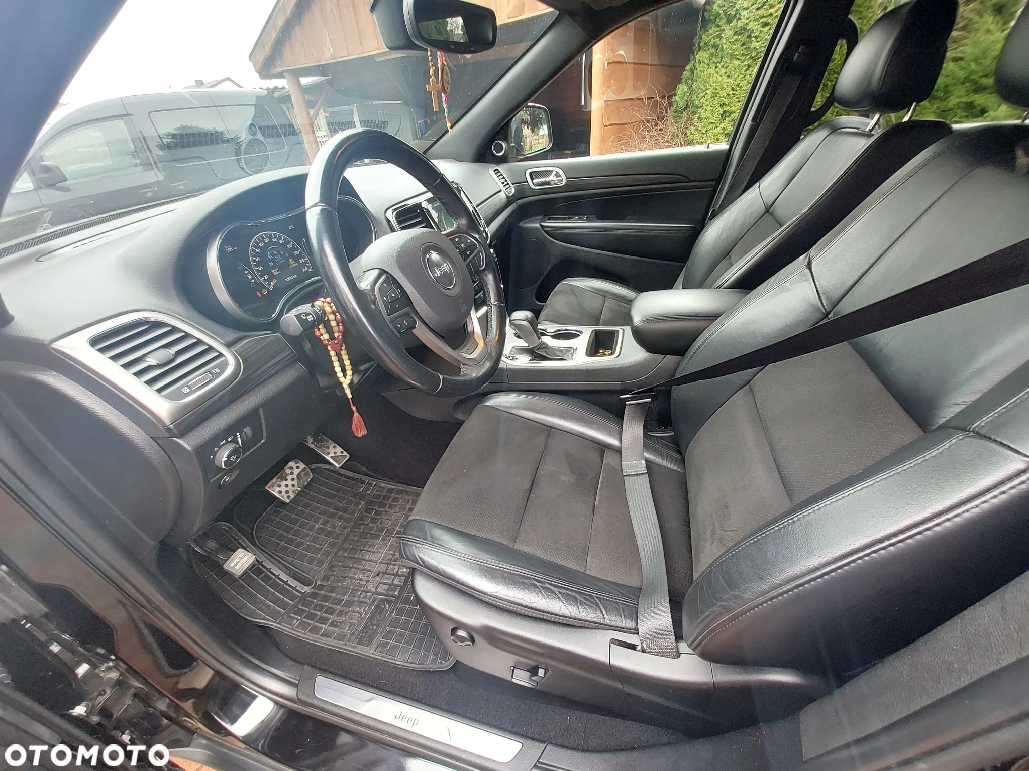 Jeep Grand Cherokee - 16