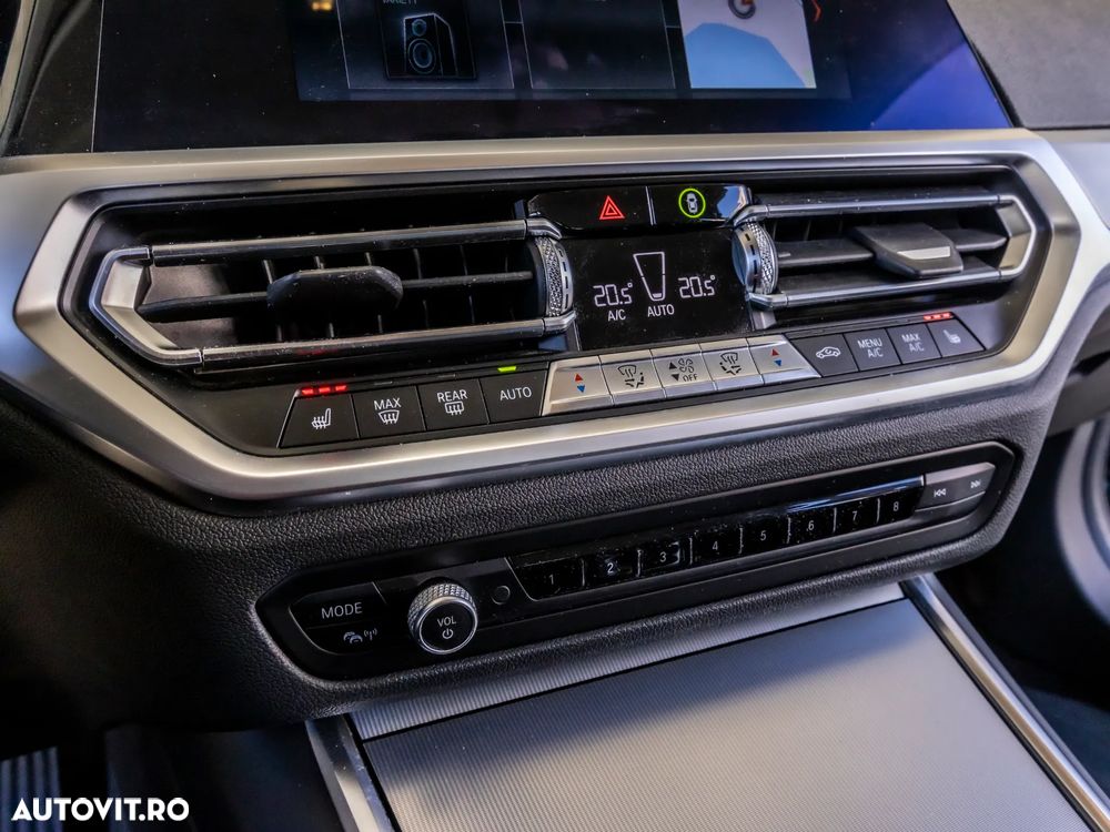 BMW Seria 3 320d Touring Aut. - 35
