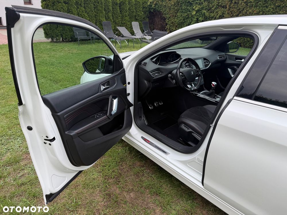 Peugeot 308 1.6 e-THP GTi by Sport S&S - 12