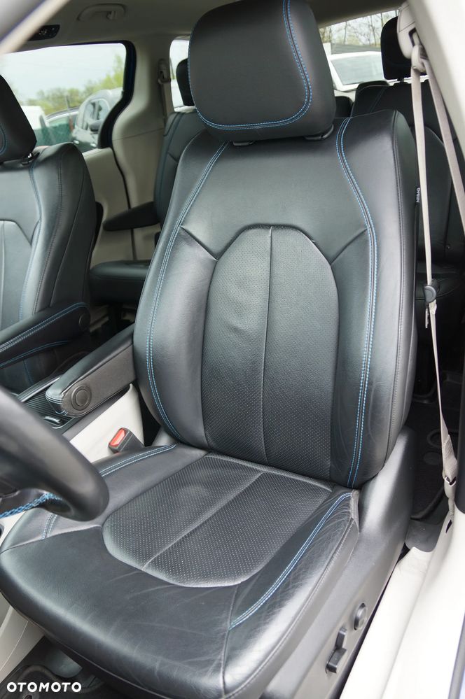 Chrysler Pacifica - 24