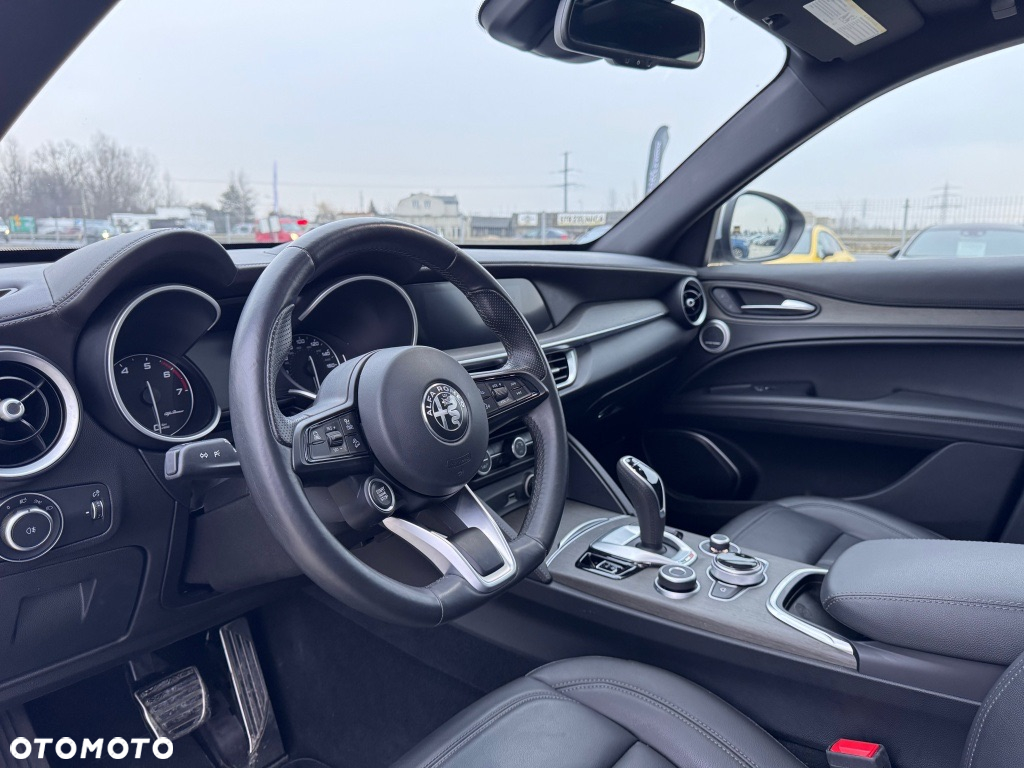 Alfa Romeo Stelvio 2.0 Turbo 16V AT8-Q4 Ti - 10