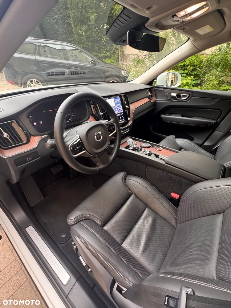 Volvo XC 60 B5 B AWD Plus Bright - 12