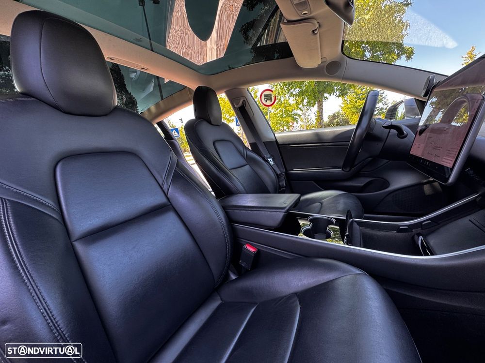 Tesla Model 3 - 12