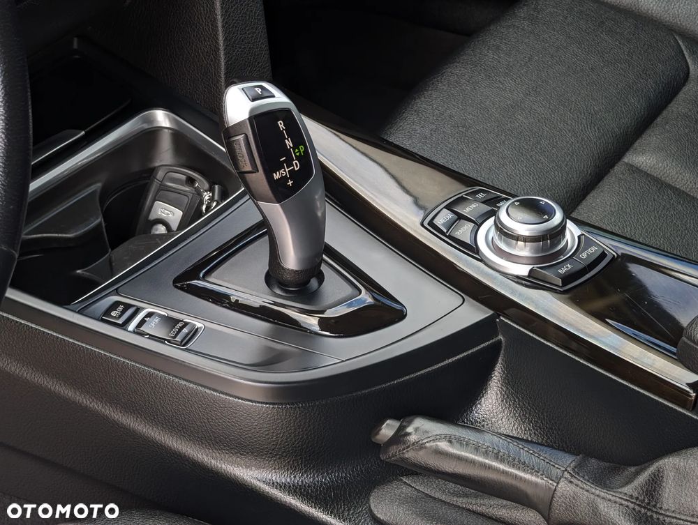 BMW Seria 3 318d Edition Luxury Line Purity - 30