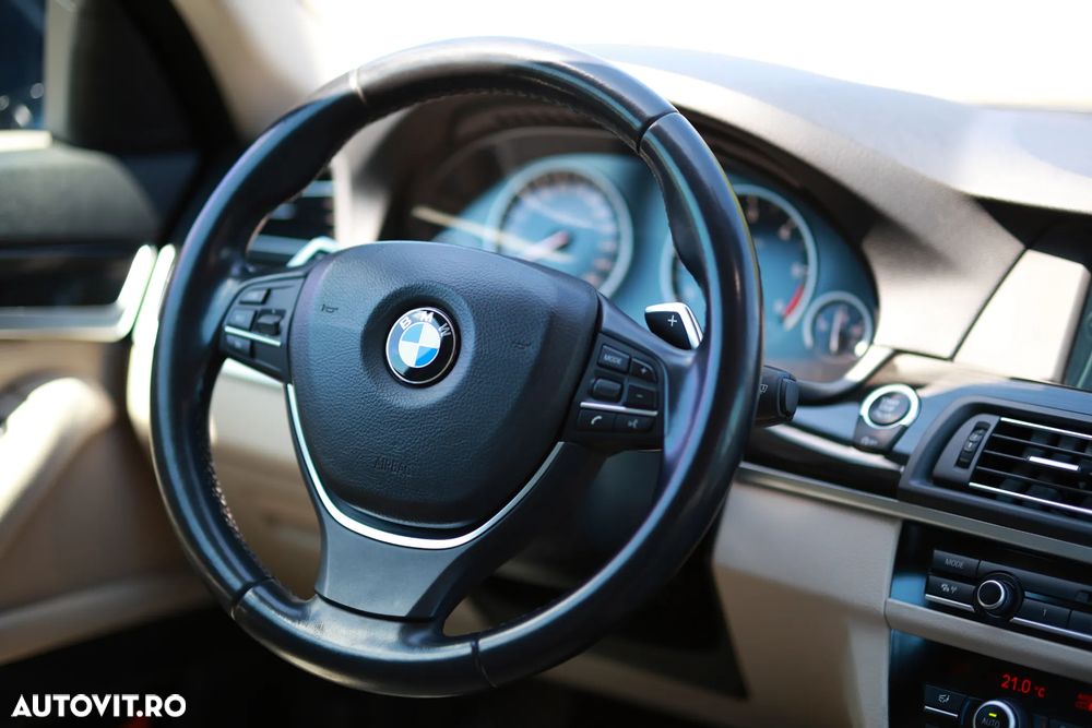 BMW Seria 5 525d xDrive - 31