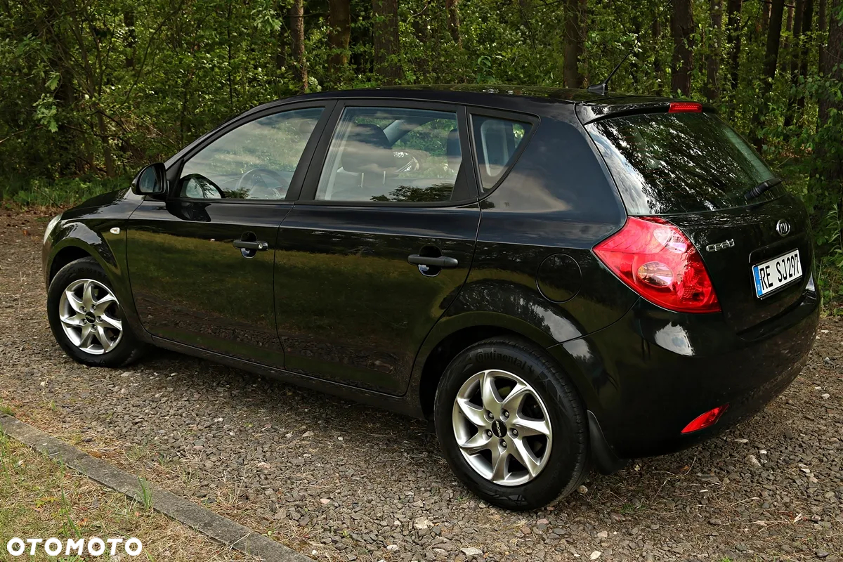 Kia Ceed - 27