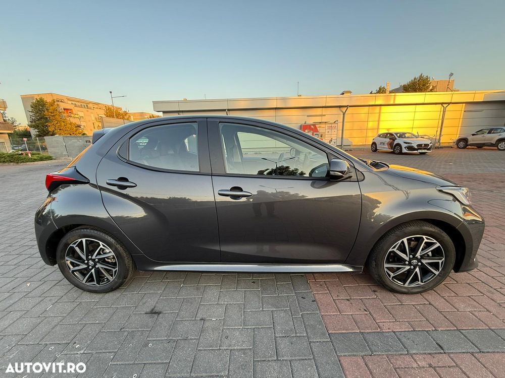 Toyota Yaris 1.5 VVT-i HSD Dynamic Plus Bi-tone - 3
