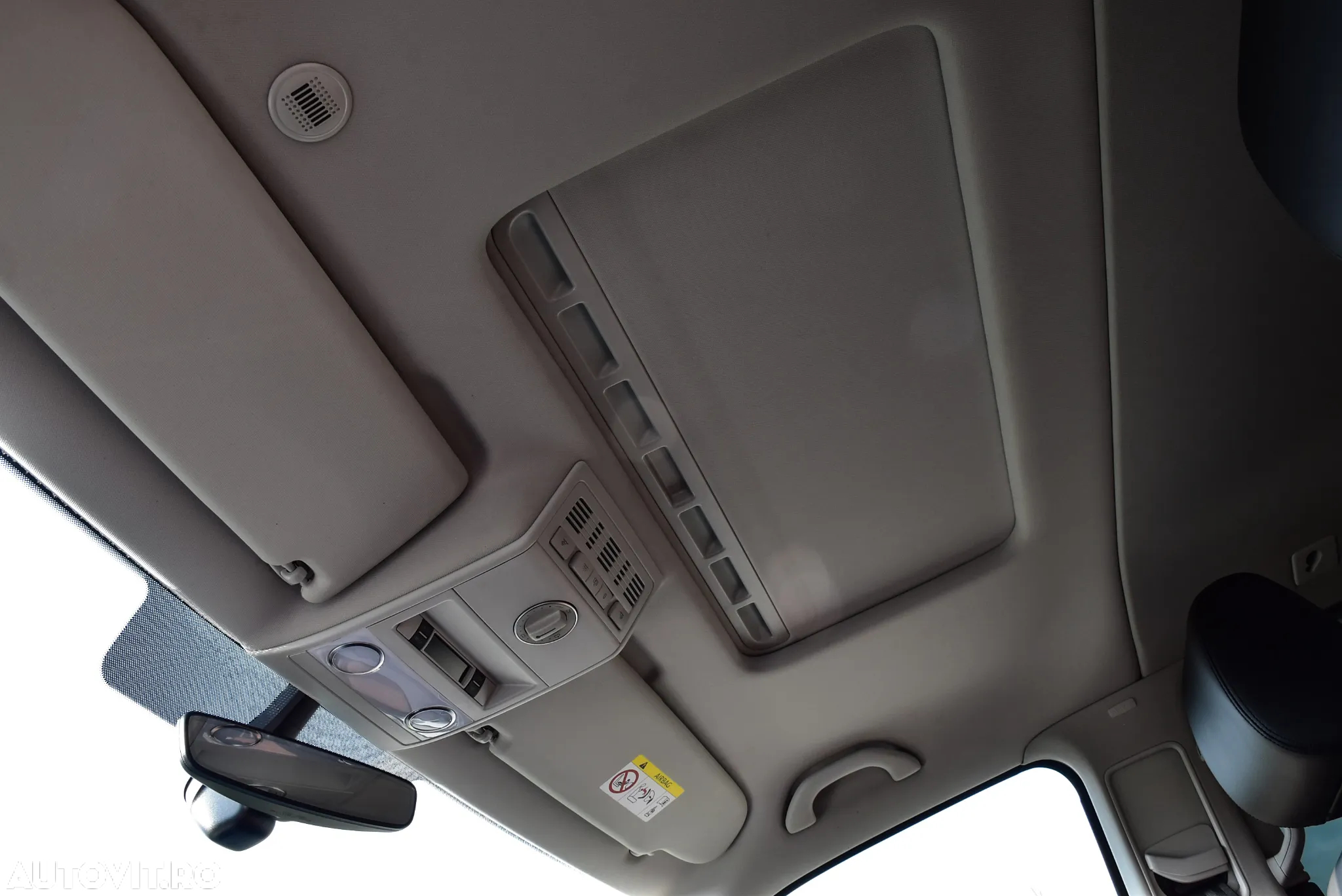 Volkswagen Multivan - 36