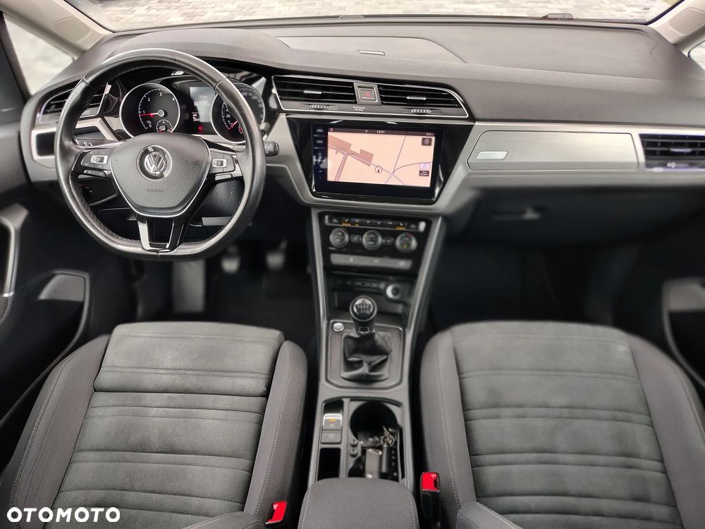 Volkswagen Touran - 19